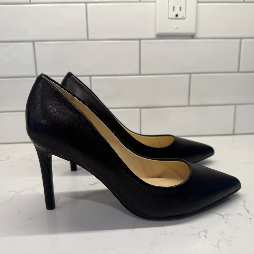 Nine West Navy Pointed-Toe Leather Pumps New without Box Size 6.5